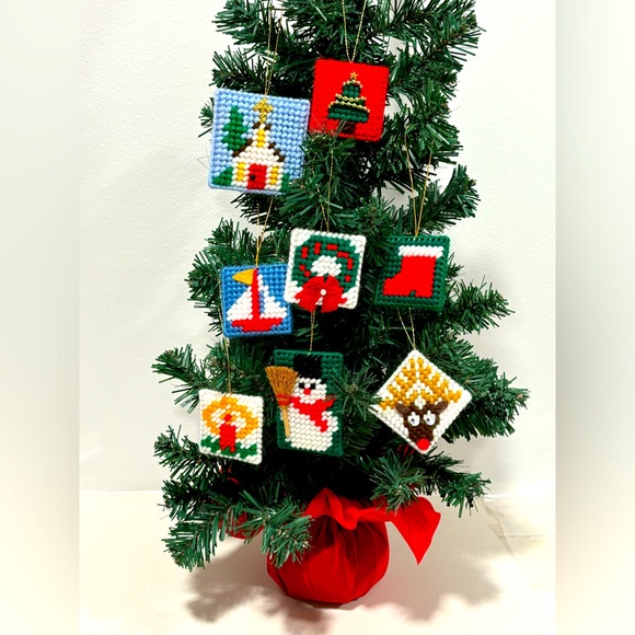 Vintage Knit Christmas Ornaments Set of 8 - Picture 1 of 6